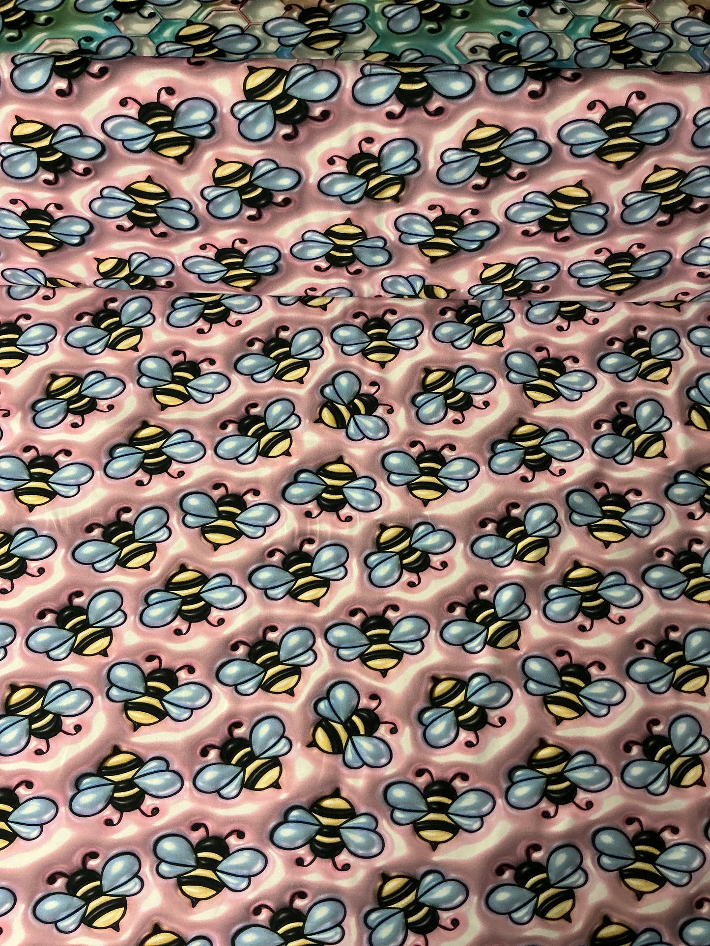 Jersey 3D Biene auf rosa – Eigendruck